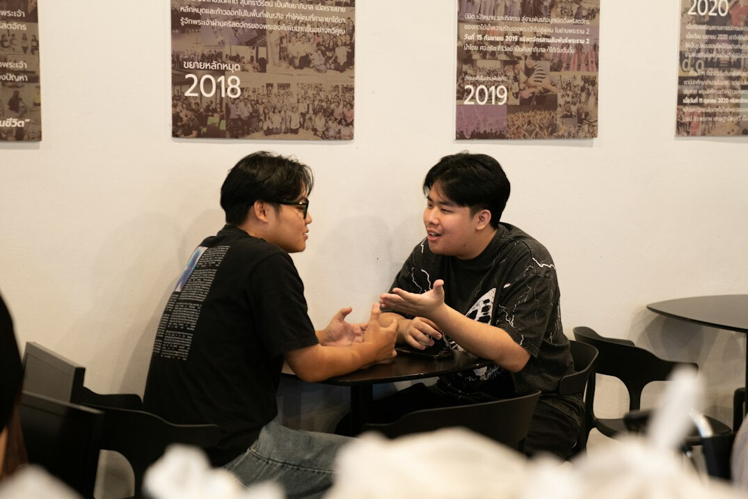 friends chatting at cafe